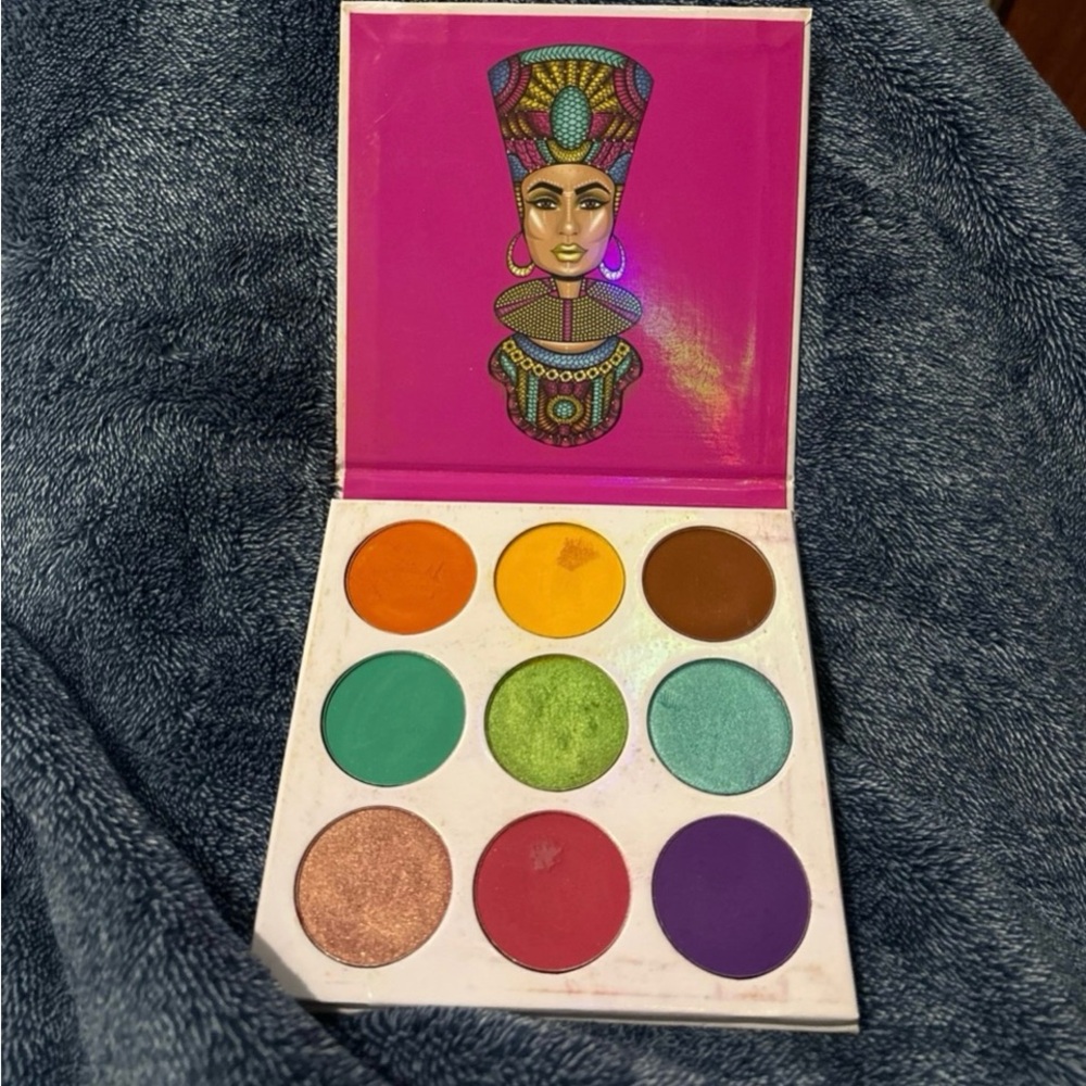 The Zulu by Juvia’s eyeshadow palette